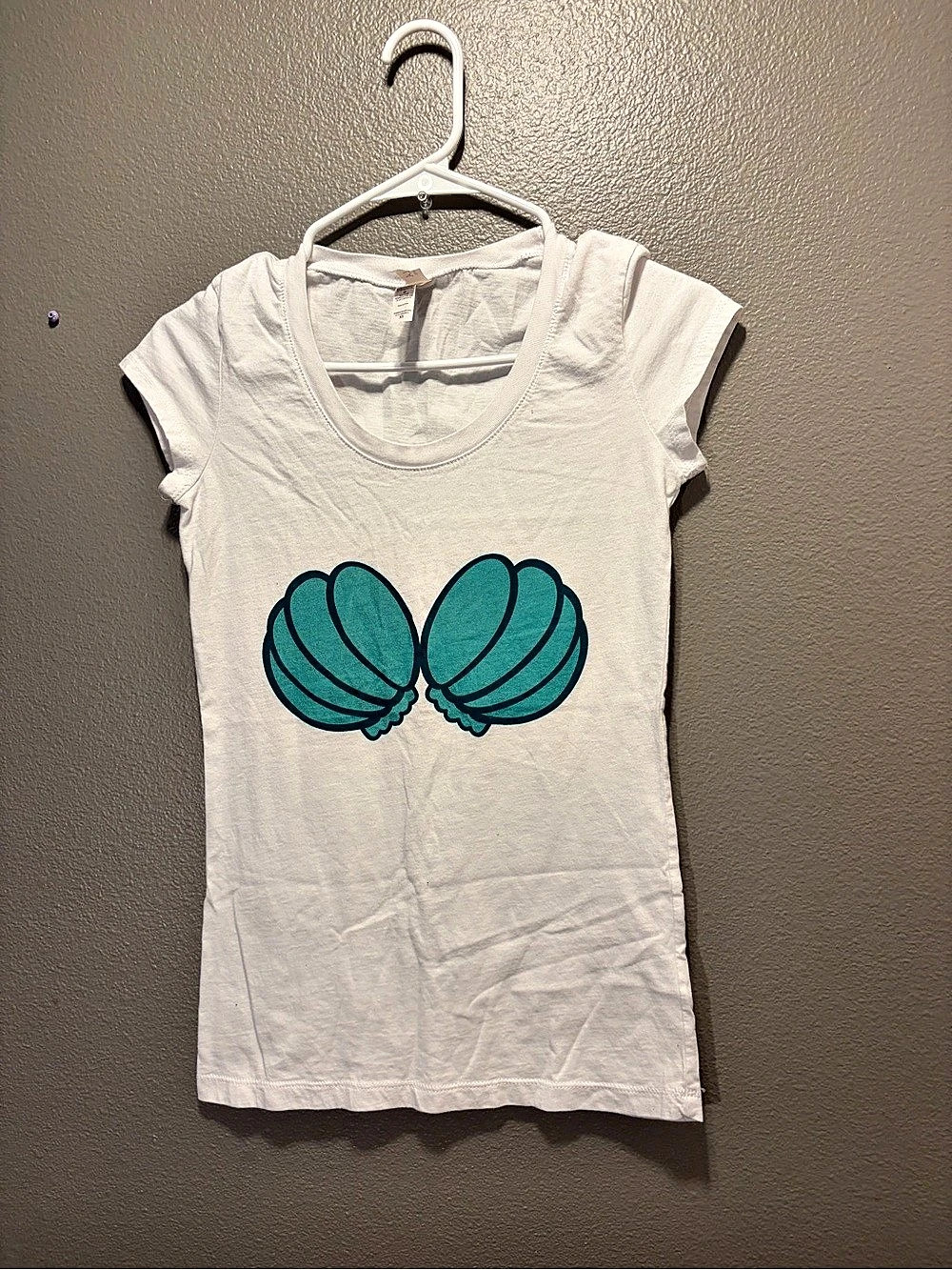 Bella Canvas Womens XS White Mermaid Seashell Bra Graphic T-Shirt EUC